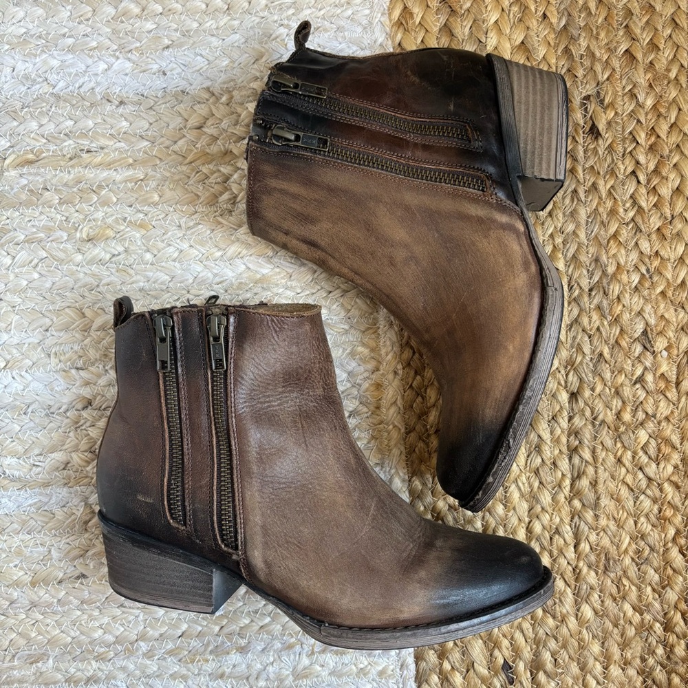 Like New Circle G brown distressed genuine leather booties with zippers size 9